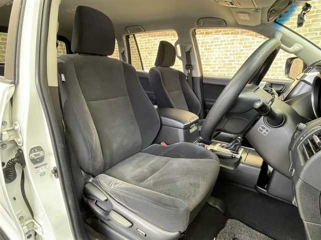 トヨタ ランドクルーザー プラド TX 岩手県 2015(平27)年 8万km ホワイトパールクリスタルシャイン ４WD/モデリスタフロントスポイラー/ディーゼルターボ/センターデフロック/ダウンヒルアシスト/MTモード付AT/横滑り防止装置/ストラーダナビ/フルセグTV/バックカメラ/ドライブレコーダー/ETC/ヘッドライトウォッシャー/トノカバー/オートライト/LEDヘッドランプ/フォグランプ/純正１７インチアルミホイール/純正フロアマット