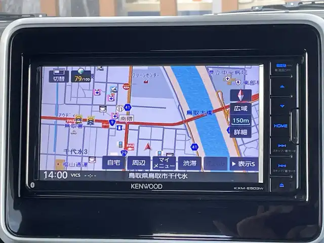 スズキ スペーシア カスタム HYBRID GS 鳥取県 2018(平30)年 9.8万km ピュアホワイトP (株)IDOMが運営する【じしゃロン鳥取店】の自社ローン対象車両になります。こちらは現金ご利用時の価格です。自社ローンご希望の方は別途その旨お申付け下さい。/４WD/純正ナビ（KXM-E503W）/・フルセグTV/・AM/FM/・CD/DVD/・Bluetooth接続/片側パワースライドドア/バックカメラ/純正フロアマット/プッシュスタート/ETC/純正アルミホイール