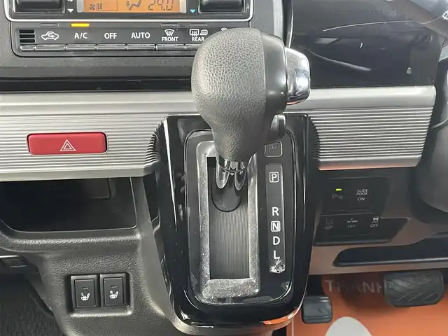 スズキ スペーシア カスタム HYBRID GS 鳥取県 2018(平30)年 9.8万km ピュアホワイトP (株)IDOMが運営する【じしゃロン鳥取店】の自社ローン対象車両になります。こちらは現金ご利用時の価格です。自社ローンご希望の方は別途その旨お申付け下さい。/４WD/純正ナビ（KXM-E503W）/・フルセグTV/・AM/FM/・CD/DVD/・Bluetooth接続/片側パワースライドドア/バックカメラ/純正フロアマット/プッシュスタート/ETC/純正アルミホイール