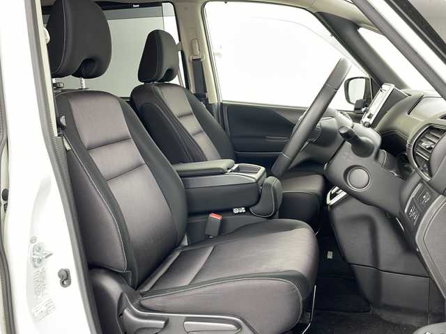 日産 セレナ ハイウェイスター プロパイロットED 愛知県 2017(平29)年 6.1万km ブリリアントホワイトパール 純正9インチSDナビゲーション/CD DVD フルセグTV Bluetooth/純正フリップダウンモニター/バックカメラETC/プロパイロット/ドライブレコーダー/エマジェンシーブレーキ/レーンキープアシスト/両側パワースライドドア/アイドリングストップ/横滑り防止装置/LEDヘッドライト/オートライト/フォグライト/純正16インチアルミホイール/コーナーセンサー(前後)/ステアリングリモコン/ウィンカーミラー/電動格納ミラー/スマートキー/エンジンプッシュスタート/フロアマット/ドアバイザー