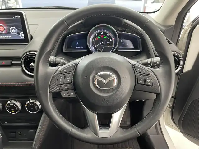 マツダ デミオ XD ツーリング 滋賀県 2015(平27)年 2.1万km スノーフレイクホワイトパールマイカ 純正SDナビ/　Bluetooth/CD/DVD/USB/AUX/フルセグTV/バックカメラ/クルーズコントロール/パドルシフト/衝突被害軽減システム/横滑り防止装置/ETC/LEDヘッドライト/オートライト/アイドリングストップ/純正16インチAW/スマートキー/スペアキー/保証書/取扱説明書
