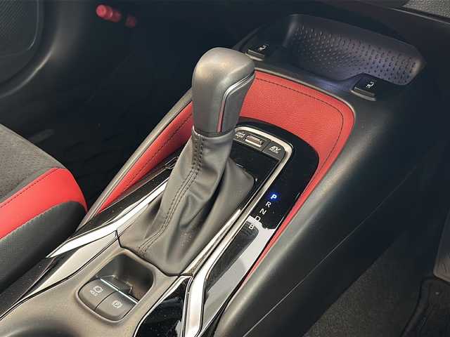 トヨタ カローラ スポーツ ハイブリッドG Z 岐阜県 2023(令5)年 0.9万km プラチナホワイトパールマイカ モデリスタエアロ/10.5型純正ナビゲーション/Bluetooth/フルセグ視聴（テレビキット/ETC2.0/プリクラッシュセーフティ/追従クルーズコントロール/ヘッドアップディスプレイ/ブラインドスポットモニター/ハーフレザーシート/前席シートヒーター/LEDヘッドライト/オートハイビーム/プッシュスタート/スマートキー/スペアキー/取扱説明書・記録簿