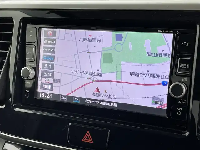 日産 デイズ ルークス ハイウェイスターX Gパッケージ 福岡県 2016(平28)年 4.2万km ブラック 純正ナビ（ＢＴ，フルセグＴＶ）　/全方位カメラ　/ＥＴＣ　/前方ドライブレコーダー　/エマージェンシーブレーキ　/横滑り防止装置　/アイドリングストップ　/両側電動スライドドア　/純正１５インチＡＷ　/プッシュスタート