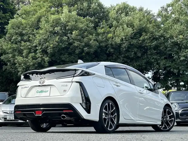 トヨタ プリウス ＰＨＶ S GRスポーツ 東京都 2019(令1)年 0.9万km ホワイトパールクリスタルシャイン 純正9インチナビ/フルセグTV/Bluetoothオーディオ/DVD再生/バックカメラ/前後ドライブレコーダー/LEDヘッドランプ/トヨタセーフティセンス/・プリクラッシュセーフティ/・レーントレーシングアシスト/・アダプティブハイビームシステム/・オートマチックハイビーム/・レーダークルーズコントロール/・ロードサインアシスト/AC100V1500W/スマートキー×2