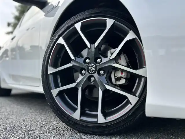 トヨタ プリウス ＰＨＶ S GRスポーツ 東京都 2019(令1)年 0.9万km ホワイトパールクリスタルシャイン 純正9インチナビ/フルセグTV/Bluetoothオーディオ/DVD再生/バックカメラ/前後ドライブレコーダー/LEDヘッドランプ/トヨタセーフティセンス/・プリクラッシュセーフティ/・レーントレーシングアシスト/・アダプティブハイビームシステム/・オートマチックハイビーム/・レーダークルーズコントロール/・ロードサインアシスト/AC100V1500W/スマートキー×2