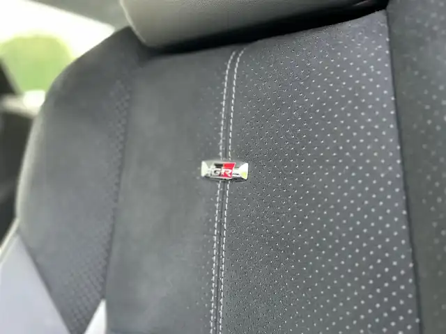 トヨタ プリウス ＰＨＶ S GRスポーツ 東京都 2019(令1)年 0.9万km ホワイトパールクリスタルシャイン 純正9インチナビ/フルセグTV/Bluetoothオーディオ/DVD再生/バックカメラ/前後ドライブレコーダー/LEDヘッドランプ/トヨタセーフティセンス/・プリクラッシュセーフティ/・レーントレーシングアシスト/・アダプティブハイビームシステム/・オートマチックハイビーム/・レーダークルーズコントロール/・ロードサインアシスト/AC100V1500W/スマートキー×2