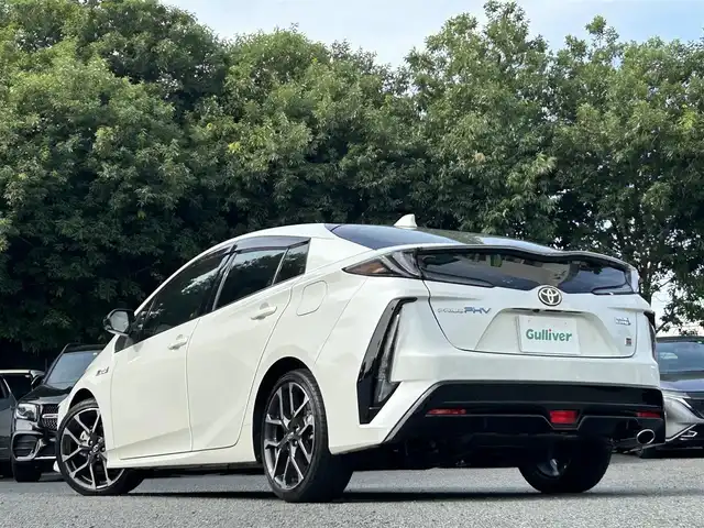 トヨタ プリウス ＰＨＶ S GRスポーツ 東京都 2019(令1)年 0.9万km ホワイトパールクリスタルシャイン 純正9インチナビ/フルセグTV/Bluetoothオーディオ/DVD再生/バックカメラ/前後ドライブレコーダー/LEDヘッドランプ/トヨタセーフティセンス/・プリクラッシュセーフティ/・レーントレーシングアシスト/・アダプティブハイビームシステム/・オートマチックハイビーム/・レーダークルーズコントロール/・ロードサインアシスト/AC100V1500W/スマートキー×2