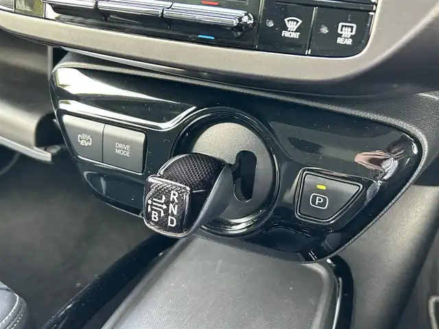 トヨタ プリウス ＰＨＶ S GRスポーツ 東京都 2019(令1)年 0.9万km ホワイトパールクリスタルシャイン 純正9インチナビ/フルセグTV/Bluetoothオーディオ/DVD再生/バックカメラ/前後ドライブレコーダー/LEDヘッドランプ/トヨタセーフティセンス/・プリクラッシュセーフティ/・レーントレーシングアシスト/・アダプティブハイビームシステム/・オートマチックハイビーム/・レーダークルーズコントロール/・ロードサインアシスト/AC100V1500W/スマートキー×2