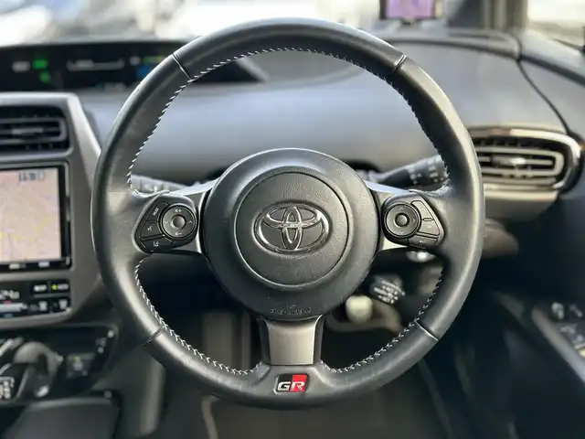 トヨタ プリウス ＰＨＶ S GRスポーツ 東京都 2019(令1)年 0.9万km ホワイトパールクリスタルシャイン 純正9インチナビ/フルセグTV/Bluetoothオーディオ/DVD再生/バックカメラ/前後ドライブレコーダー/LEDヘッドランプ/トヨタセーフティセンス/・プリクラッシュセーフティ/・レーントレーシングアシスト/・アダプティブハイビームシステム/・オートマチックハイビーム/・レーダークルーズコントロール/・ロードサインアシスト/AC100V1500W/スマートキー×2