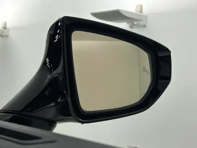 レクサス ＥＳ 300h 愛知県 2019(令1)年 1.5万km ソニッククォーツ ムーンルーフ/純正12.3インチワイドディスプレイ/・ナビ/・地デジTV/・プレミアムサウンドシステム(8スピーカー)/・USB端子/・バックガイドモニター/純正ドライブレコーダー　/L_tex（合皮）シート/・シートヒーター/・シートベンチレーション/３眼フルＬＥＤヘッドライト　/レクサスセーフティーシステムプラス/・プリクラッシュセーフティ/・レーントレーシングアシスト/・オートマチックハイビーム/・レーダークルーズコントロール/・ロードサインアシスト/メッキ枠付き18本バーフロントスピンドルグリル/10本スポーク17インチ純正アルミホイール/ドライブモードセレクト/8WAYパワーシート（運転席助手席）/純正サンシェード/オートブレーキホールド/アクセサリーソケット（センターコンソールリア）/寒冷地仕様