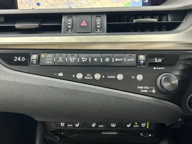 レクサス ＥＳ 300h 愛知県 2019(令1)年 1.5万km ソニッククォーツ ムーンルーフ/純正12.3インチワイドディスプレイ/・ナビ/・地デジTV/・プレミアムサウンドシステム(8スピーカー)/・USB端子/・バックガイドモニター/純正ドライブレコーダー　/L_tex（合皮）シート/・シートヒーター/・シートベンチレーション/３眼フルＬＥＤヘッドライト　/レクサスセーフティーシステムプラス/・プリクラッシュセーフティ/・レーントレーシングアシスト/・オートマチックハイビーム/・レーダークルーズコントロール/・ロードサインアシスト/メッキ枠付き18本バーフロントスピンドルグリル/10本スポーク17インチ純正アルミホイール/ドライブモードセレクト/8WAYパワーシート（運転席助手席）/純正サンシェード/オートブレーキホールド/アクセサリーソケット（センターコンソールリア）/寒冷地仕様