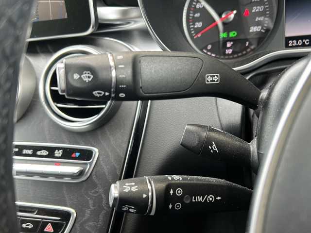 メルセデス・ベンツ Ｃ２５０ スポーツ 静岡県 2015(平27)年 4.7万km ヒヤシンスレッド 純正ナビ/・CD/DVD/SD/Bluetooth/・フルセグTV/主要装備/・クルーズコントロール　/・ＥＴＣ　/・テレスコピックステアリング　/・ＢＳＭ　/・パドルシフト/・純正フロアマット　/・レザーシート　/・シートヒーター　/・パワーシート　/・純正アルミホイール　/・オートライト　/・レーンキープアシスト/・フォグランプ/・LEDヘッドライト/・バックカメラ/・プッシュスタート/・スマートキー