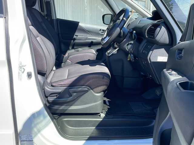 日産 セレナ ハイウェイスター V 長野県 2017(平29)年 7万km ブリリアントホワイトパール エマージェンシーブレーキ/純正メモリナビフルセグTV/両側パワースライドドア/ETC/ドライブレコーダー/純正16インチアルミ/クルーズコントロール/インテリジェントキー/ワンオーナー /保証書・取説/スペアキー