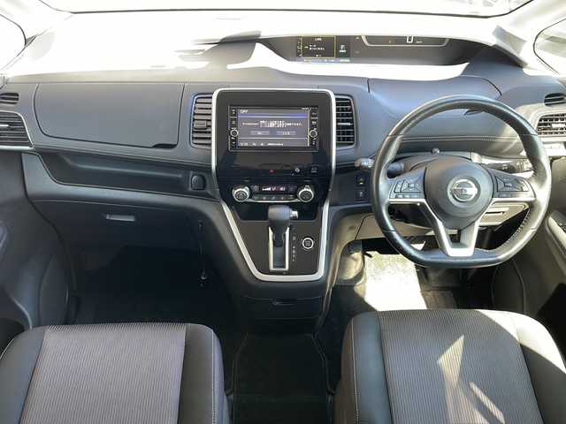 日産 セレナ ハイウェイスター V 長野県 2017(平29)年 7万km ブリリアントホワイトパール エマージェンシーブレーキ/純正メモリナビフルセグTV/両側パワースライドドア/ETC/ドライブレコーダー/純正16インチアルミ/クルーズコントロール/インテリジェントキー/ワンオーナー /保証書・取説/スペアキー