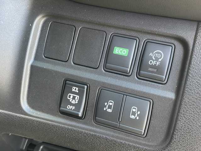 日産 セレナ ハイウェイスター V 長野県 2017(平29)年 7万km ブリリアントホワイトパール エマージェンシーブレーキ/純正メモリナビフルセグTV/両側パワースライドドア/ETC/ドライブレコーダー/純正16インチアルミ/クルーズコントロール/インテリジェントキー/ワンオーナー /保証書・取説/スペアキー