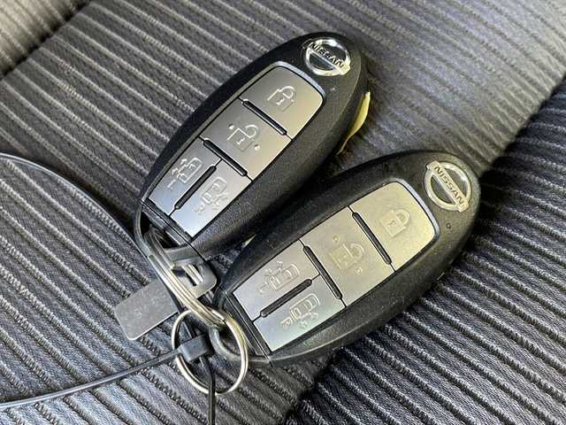 日産 セレナ ハイウェイスター V 長野県 2017(平29)年 7万km ブリリアントホワイトパール エマージェンシーブレーキ/純正メモリナビフルセグTV/両側パワースライドドア/ETC/ドライブレコーダー/純正16インチアルミ/クルーズコントロール/インテリジェントキー/ワンオーナー /保証書・取説/スペアキー