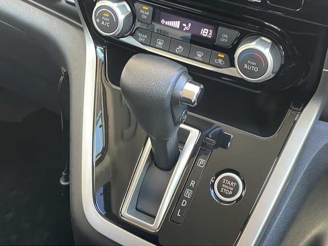 日産 セレナ ハイウェイスター V 長野県 2017(平29)年 7万km ブリリアントホワイトパール エマージェンシーブレーキ/純正メモリナビフルセグTV/両側パワースライドドア/ETC/ドライブレコーダー/純正16インチアルミ/クルーズコントロール/インテリジェントキー/ワンオーナー /保証書・取説/スペアキー