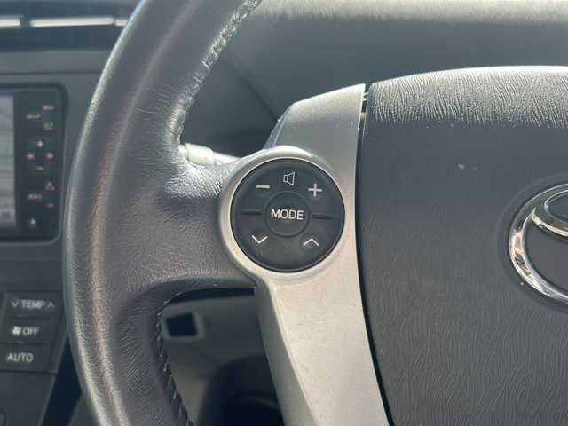 トヨタ プリウス S　LEDエディション 高知県 2010(平22)年 9万km ホワイトパールクリスタルシャイン ETC/アイドリングストップ/ナビ/Bluetooth接続/エンジンスタートボタン/スマートキー/フロアマット純正/ABS/盗難防止装置/LEDヘッドライト/エアバッグ　W+サイド