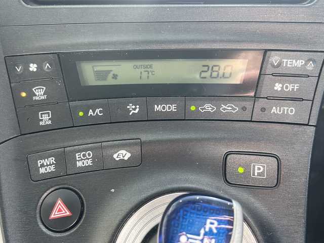 トヨタ プリウス S　LEDエディション 高知県 2010(平22)年 9万km ホワイトパールクリスタルシャイン ETC/アイドリングストップ/ナビ/・Bluetooth接続/エンジンスタートボタン/スマートキー/フロアマット純正/ABS/盗難防止装置/LEDヘッドライト/エアバッグ　W+サイド