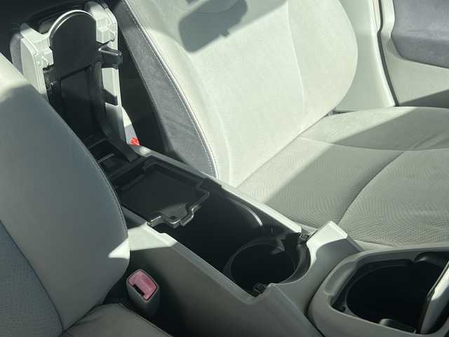 トヨタ プリウス S　LEDエディション 高知県 2010(平22)年 9万km ホワイトパールクリスタルシャイン ETC/アイドリングストップ/ナビ/・Bluetooth接続/エンジンスタートボタン/スマートキー/フロアマット純正/ABS/盗難防止装置/LEDヘッドライト/エアバッグ　W+サイド