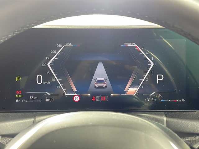 ＢＭＷ ＢＭＷ ３１８ｉ ツーリング Mスポーツ 沖縄県 2023(令5)年 0.7万km アルピンホワイトⅢ 禁煙車/ワンオーナー/純正ナビ/全方位カメラ/AppleCarPlay/BluetoothAudio/置くだけ充電/衝突被害軽減システム/アクティブクルーズコントロール/ビルドインETC/ハーフレザーシート/パワーシート/シートヒーター/コーナーセンサー/ヘッドアップディスプレイ/ブラインドスポットモニター/パドルシフト/オートライト/保証書/取扱説明書/純正18インチアルミホイール/純正フロアマット/スペアキー