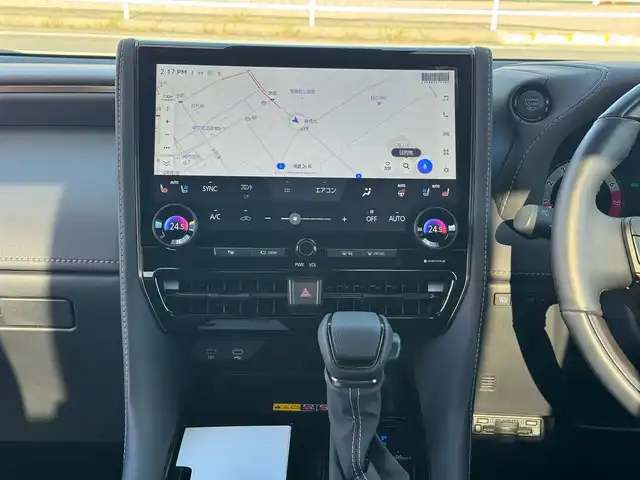 トヨタ アルファード Z 滋賀県 2024(令6)年 0.6万km プラチナホワイトパールマイカ ワンオーナー/サンルーフ/トヨタチームメイト/デジタルインナーミラー/ユニバーサルステップ/寒冷地仕様/13.2型有機ELフリップダウンモニター/ヘッドアップディスプレイ純正14インチディスプレイオーディオプラス/　コネクティッドナビ対応/　フルセグ Bluetooth AM FM USB/　AppleCarPlay アンドロイドオート ミラキャスト/パノラミックビューモニター(床下透過表示機能付)/アドバンストパーク+パーキングサポートブレーキ/アドバンストドライブ/パーキングサポートブレーキ/Toyota Safety Sense /プリクラッッシュセーフティー/緊急時操舵支援機能/フロントクロストラフィックアラート/レーンチェンジアシスト/レーントレーシングアシスト/レーンディパーチャーアラート/レーダークルーズコントロール/アダプティブハイビームシステム/ロードサインアシスト/ドライバー異常時対応システム/プリアクティブドライビングアシスト/発進遅れ告知機能/ブラインドスポットモニター/純正18インチアルミ/純正フロアマット/スマートキー×2/プッシュスタート/