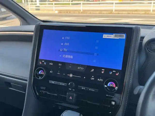 トヨタ アルファード Z 滋賀県 2024(令6)年 0.6万km プラチナホワイトパールマイカ ワンオーナー/サンルーフ/トヨタチームメイト/デジタルインナーミラー/ユニバーサルステップ/寒冷地仕様/13.2型有機ELフリップダウンモニター/ヘッドアップディスプレイ純正14インチディスプレイオーディオプラス/　コネクティッドナビ対応/　フルセグ Bluetooth AM FM USB/　AppleCarPlay アンドロイドオート ミラキャスト/パノラミックビューモニター(床下透過表示機能付)/アドバンストパーク+パーキングサポートブレーキ/アドバンストドライブ/パーキングサポートブレーキ/Toyota Safety Sense /プリクラッッシュセーフティー/緊急時操舵支援機能/フロントクロストラフィックアラート/レーンチェンジアシスト/レーントレーシングアシスト/レーンディパーチャーアラート/レーダークルーズコントロール/アダプティブハイビームシステム/ロードサインアシスト/ドライバー異常時対応システム/プリアクティブドライビングアシスト/発進遅れ告知機能/ブラインドスポットモニター/純正18インチアルミ/純正フロアマット/スマートキー×2/プッシュスタート/