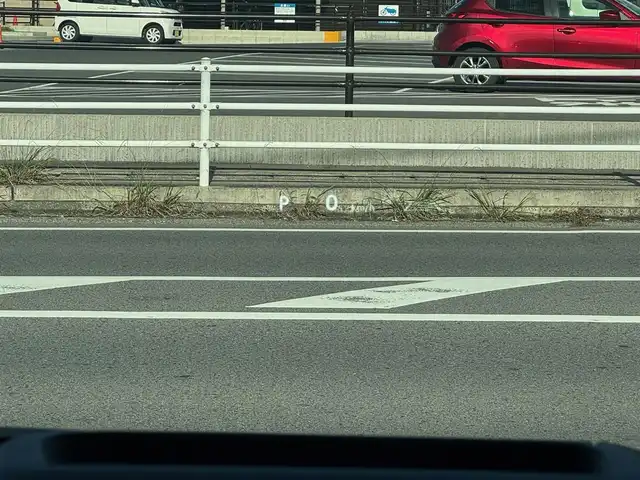 トヨタ アルファード Z 滋賀県 2024(令6)年 0.6万km プラチナホワイトパールマイカ ワンオーナー/サンルーフ/トヨタチームメイト/デジタルインナーミラー/ユニバーサルステップ/寒冷地仕様/13.2型有機ELフリップダウンモニター/ヘッドアップディスプレイ純正14インチディスプレイオーディオプラス/　コネクティッドナビ対応/　フルセグ Bluetooth AM FM USB/　AppleCarPlay アンドロイドオート ミラキャスト/パノラミックビューモニター(床下透過表示機能付)/アドバンストパーク+パーキングサポートブレーキ/アドバンストドライブ/パーキングサポートブレーキ/Toyota Safety Sense /プリクラッッシュセーフティー/緊急時操舵支援機能/フロントクロストラフィックアラート/レーンチェンジアシスト/レーントレーシングアシスト/レーンディパーチャーアラート/レーダークルーズコントロール/アダプティブハイビームシステム/ロードサインアシスト/ドライバー異常時対応システム/プリアクティブドライビングアシスト/発進遅れ告知機能/ブラインドスポットモニター/純正18インチアルミ/純正フロアマット/スマートキー×2/プッシュスタート/