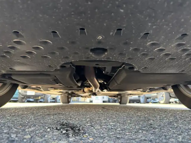 トヨタ アルファード Z 滋賀県 2024(令6)年 0.6万km プラチナホワイトパールマイカ ワンオーナー/サンルーフ/トヨタチームメイト/デジタルインナーミラー/ユニバーサルステップ/寒冷地仕様/13.2型有機ELフリップダウンモニター/ヘッドアップディスプレイ純正14インチディスプレイオーディオプラス/　コネクティッドナビ対応/　フルセグ Bluetooth AM FM USB/　AppleCarPlay アンドロイドオート ミラキャスト/パノラミックビューモニター(床下透過表示機能付)/アドバンストパーク+パーキングサポートブレーキ/アドバンストドライブ/パーキングサポートブレーキ/Toyota Safety Sense /プリクラッッシュセーフティー/緊急時操舵支援機能/フロントクロストラフィックアラート/レーンチェンジアシスト/レーントレーシングアシスト/レーンディパーチャーアラート/レーダークルーズコントロール/アダプティブハイビームシステム/ロードサインアシスト/ドライバー異常時対応システム/プリアクティブドライビングアシスト/発進遅れ告知機能/ブラインドスポットモニター/純正18インチアルミ/純正フロアマット/スマートキー×2/プッシュスタート/