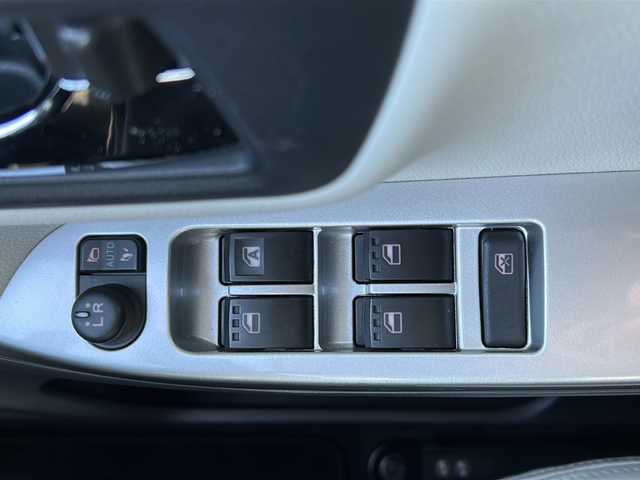 ダイハツ キャスト スタイル G SAⅡ 石川県 2016(平28)年 2.8万km パールホワイトⅢ スマートアシストII/・衝突回避支援ブレーキ機能/・衝突警報機能/・誤発進抑制制御機能/・先行車発進お知らせ機能/・VSC&TRC/・レーンキープアシスト/純正SDナビゲーション/【CD・DVD・Bluetooth・SD・AUX】/型番：NSZP-W65DF/D席シートヒーター/ステアリングリモコン/アイドリングストップ/LEDヘッドライト/・オートライト/・フォグランプ/プッシュスタート/・スマートキー/・スペアキー/純正フロアマット/取扱説明書/保証書