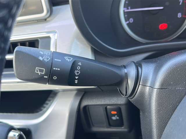 ダイハツ キャスト スタイル G SAⅡ 石川県 2016(平28)年 2.8万km パールホワイトⅢ スマートアシストII/・衝突回避支援ブレーキ機能/・衝突警報機能/・誤発進抑制制御機能/・先行車発進お知らせ機能/・VSC&TRC/・レーンキープアシスト/純正SDナビゲーション/【CD・DVD・Bluetooth・SD・AUX】/型番：NSZP-W65DF/D席シートヒーター/ステアリングリモコン/アイドリングストップ/LEDヘッドライト/・オートライト/・フォグランプ/プッシュスタート/・スマートキー/・スペアキー/純正フロアマット/取扱説明書/保証書