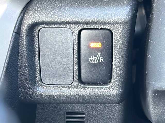 ダイハツ キャスト スタイル G SAⅡ 石川県 2016(平28)年 2.8万km パールホワイトⅢ スマートアシストII/・衝突回避支援ブレーキ機能/・衝突警報機能/・誤発進抑制制御機能/・先行車発進お知らせ機能/・VSC&TRC/・レーンキープアシスト/純正SDナビゲーション/【CD・DVD・Bluetooth・SD・AUX】/型番：NSZP-W65DF/D席シートヒーター/ステアリングリモコン/アイドリングストップ/LEDヘッドライト/・オートライト/・フォグランプ/プッシュスタート/・スマートキー/・スペアキー/純正フロアマット/取扱説明書/保証書