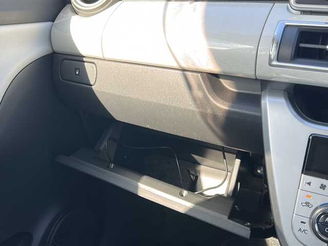 ダイハツ キャスト スタイル G SAⅡ 石川県 2016(平28)年 2.8万km パールホワイトⅢ スマートアシストII/・衝突回避支援ブレーキ機能/・衝突警報機能/・誤発進抑制制御機能/・先行車発進お知らせ機能/・VSC&TRC/・レーンキープアシスト/純正SDナビゲーション/【CD・DVD・Bluetooth・SD・AUX】/型番：NSZP-W65DF/D席シートヒーター/ステアリングリモコン/アイドリングストップ/LEDヘッドライト/・オートライト/・フォグランプ/プッシュスタート/・スマートキー/・スペアキー/純正フロアマット/取扱説明書/保証書