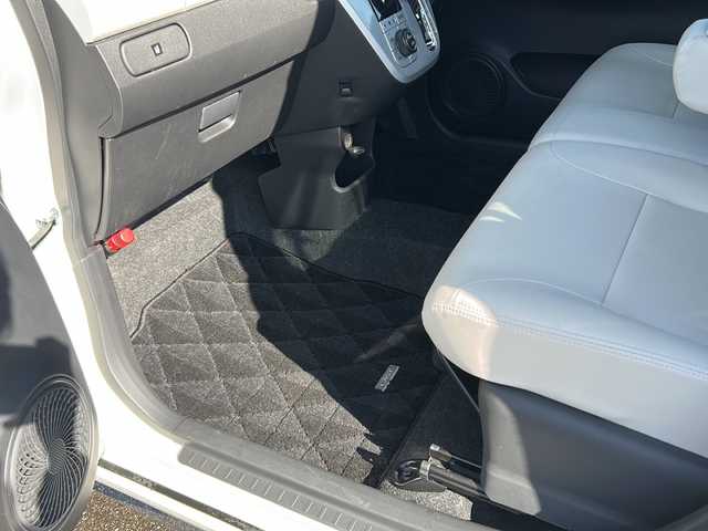 ダイハツ キャスト スタイル G SAⅡ 石川県 2016(平28)年 2.8万km パールホワイトⅢ スマートアシストII/・衝突回避支援ブレーキ機能/・衝突警報機能/・誤発進抑制制御機能/・先行車発進お知らせ機能/・VSC&TRC/・レーンキープアシスト/純正SDナビゲーション/【CD・DVD・Bluetooth・SD・AUX】/型番：NSZP-W65DF/D席シートヒーター/ステアリングリモコン/アイドリングストップ/LEDヘッドライト/・オートライト/・フォグランプ/プッシュスタート/・スマートキー/・スペアキー/純正フロアマット/取扱説明書/保証書