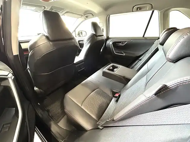 トヨタ ＲＡＶ４ アドベンチャー 静岡県 2021(令3)年 7万km アティチュードブラックマイカ ワンオーナー/純正９インチディスプレイオーディオ/（AM/FM/Bluetooth/フルセグTV）/ルーフレール/トヨタセーフティセンス/-プリクラッシュセーフティ/-レーントレーニングアシスト/-レーダークルーズコントロール/-オートマチックハイビーム/-ロードサインアシスト/バックカメラ/BSM/ＬＥＤヘッドライト/フォグランプ/ブラインドスポットモニター/クリアランスソナー/ダウンヒルアシストコントロール/電動パーキングブレーキ/D席パワーシート/純正フロアマット/純正19インチAW/プッシュスタート/スマートキー/スペアキー１/保証書/取扱説明書