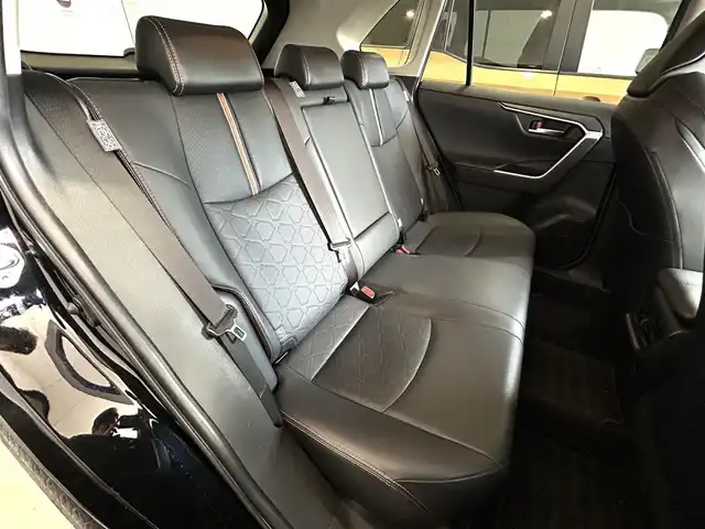 トヨタ ＲＡＶ４ アドベンチャー 静岡県 2021(令3)年 7万km アティチュードブラックマイカ ワンオーナー/純正９インチディスプレイオーディオ/（AM/FM/Bluetooth/フルセグTV）/ルーフレール/トヨタセーフティセンス/-プリクラッシュセーフティ/-レーントレーニングアシスト/-レーダークルーズコントロール/-オートマチックハイビーム/-ロードサインアシスト/バックカメラ/BSM/ＬＥＤヘッドライト/フォグランプ/ブラインドスポットモニター/クリアランスソナー/ダウンヒルアシストコントロール/電動パーキングブレーキ/D席パワーシート/純正フロアマット/純正19インチAW/プッシュスタート/スマートキー/スペアキー１/保証書/取扱説明書