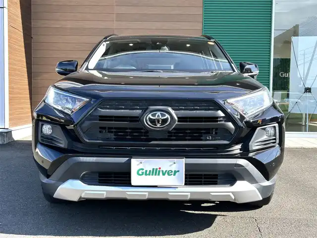 トヨタ ＲＡＶ４ アドベンチャー 静岡県 2021(令3)年 7万km アティチュードブラックマイカ ワンオーナー/純正９インチディスプレイオーディオ/（AM/FM/Bluetooth/フルセグTV）/ルーフレール/トヨタセーフティセンス/-プリクラッシュセーフティ/-レーントレーニングアシスト/-レーダークルーズコントロール/-オートマチックハイビーム/-ロードサインアシスト/バックカメラ/BSM/ＬＥＤヘッドライト/フォグランプ/ブラインドスポットモニター/クリアランスソナー/ダウンヒルアシストコントロール/電動パーキングブレーキ/D席パワーシート/純正フロアマット/純正19インチAW/プッシュスタート/スマートキー/スペアキー１/保証書/取扱説明書