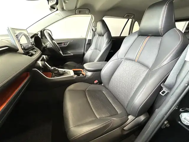 トヨタ ＲＡＶ４ アドベンチャー 静岡県 2021(令3)年 7万km アティチュードブラックマイカ ワンオーナー/純正９インチディスプレイオーディオ/（AM/FM/Bluetooth/フルセグTV）/ルーフレール/トヨタセーフティセンス/-プリクラッシュセーフティ/-レーントレーニングアシスト/-レーダークルーズコントロール/-オートマチックハイビーム/-ロードサインアシスト/バックカメラ/BSM/ＬＥＤヘッドライト/フォグランプ/ブラインドスポットモニター/クリアランスソナー/ダウンヒルアシストコントロール/電動パーキングブレーキ/D席パワーシート/純正フロアマット/純正19インチAW/プッシュスタート/スマートキー/スペアキー１/保証書/取扱説明書
