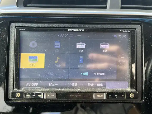 ホンダ フィット ハイブリット Lパッケージ 高知県 2015(平27)年 5.6万km プレミアムホワイトパール 純正ナビ/ETC/ドライブレコーダー/フルセグテレビ/バックカメラ/クルーズコントロール/プッシュスタート/フロアマット/純正16インチアルミホイール/オートライト/横滑り防止装置/盗難防止装置/LEDヘッドライト/運転席＋助手席エアバッグ/本革巻きステアリング/AAC