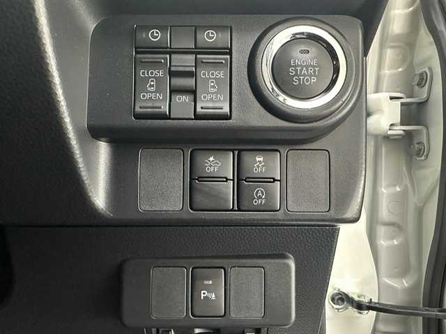 トヨタ ルーミー カスタムG 兵庫県 2023(令5)年 4.8万km ブラックマイカメタリック/パールホワイト2トーン 社外メモリナビ(CD/Bt/ワンセグ)/・MDV-D309BT/バックカメラ/両側パワースライドドア/ACC/PCS/コーナーセンサー/電子パーキング/オートホールド/LEDヘッドライト/LEDフォグ/オートハイビーム/ドライブレコーダー/ETC/アイドリングストップ/オプションスペアタイヤ/純正14AW/純正マット