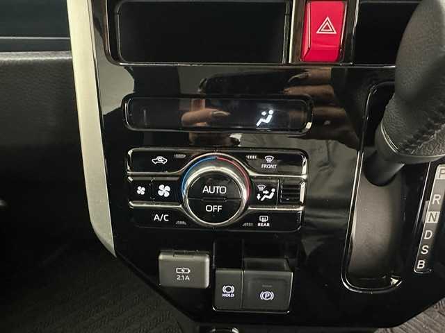 トヨタ ルーミー カスタムG 兵庫県 2023(令5)年 4.8万km ブラックマイカメタリック/パールホワイト2トーン 社外メモリナビ(CD/Bt/ワンセグ)/・MDV-D309BT/バックカメラ/両側パワースライドドア/ACC/PCS/コーナーセンサー/電子パーキング/オートホールド/LEDヘッドライト/LEDフォグ/オートハイビーム/ドライブレコーダー/ETC/アイドリングストップ/オプションスペアタイヤ/純正14AW/純正マット