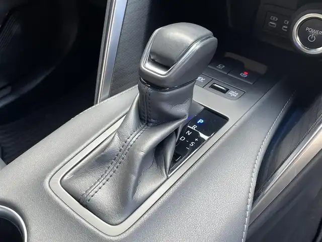 トヨタ ハリアー ハイブリッド G 滋賀県 2024(令6)年 2.5万km プレシャスブラックパール 純正12.3インチナビ/【Bluetooth/USB/フルセグTV】/ハーフレザーシート/レーダークルーズコントロール/ブラインドスポットモニター/クリアランスソナー/LEDヘッドライト/オートマチックハイビーム/プリクラッシュセーフティ/レーンディパーチャーアラート/前後ドライブレコーダー/デジタルインナーミラー/D席パワーシート/パワーバックドア/ビルトインETC2.0/電動チルトテレスコピックステアリング/純正フロアマット/プッシュスタート/スマートキー/ステアリングリモコン