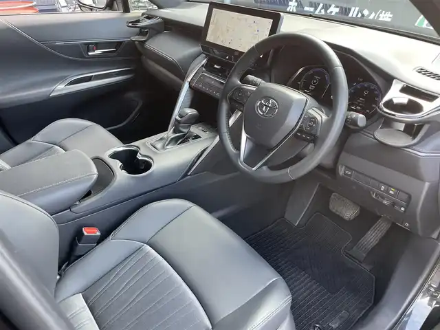 トヨタ ハリアー ハイブリッド G 滋賀県 2024(令6)年 2.5万km プレシャスブラックパール 純正12.3インチナビ/【Bluetooth/USB/フルセグTV】/ハーフレザーシート/レーダークルーズコントロール/ブラインドスポットモニター/クリアランスソナー/LEDヘッドライト/オートマチックハイビーム/プリクラッシュセーフティ/レーンディパーチャーアラート/前後ドライブレコーダー/デジタルインナーミラー/D席パワーシート/パワーバックドア/ビルトインETC2.0/電動チルトテレスコピックステアリング/純正フロアマット/プッシュスタート/スマートキー/ステアリングリモコン