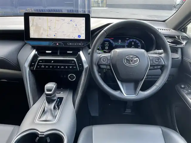 トヨタ ハリアー ハイブリッド G 滋賀県 2024(令6)年 2.5万km プレシャスブラックパール 純正12.3インチナビ/【Bluetooth/USB/フルセグTV】/ハーフレザーシート/レーダークルーズコントロール/ブラインドスポットモニター/クリアランスソナー/LEDヘッドライト/オートマチックハイビーム/プリクラッシュセーフティ/レーンディパーチャーアラート/前後ドライブレコーダー/デジタルインナーミラー/D席パワーシート/パワーバックドア/ビルトインETC2.0/電動チルトテレスコピックステアリング/純正フロアマット/プッシュスタート/スマートキー/ステアリングリモコン