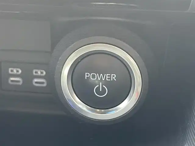 トヨタ ハリアー ハイブリッド G 滋賀県 2024(令6)年 2.5万km プレシャスブラックパール 純正12.3インチナビ/【Bluetooth/USB/フルセグTV】/ハーフレザーシート/レーダークルーズコントロール/ブラインドスポットモニター/クリアランスソナー/LEDヘッドライト/オートマチックハイビーム/プリクラッシュセーフティ/レーンディパーチャーアラート/前後ドライブレコーダー/デジタルインナーミラー/D席パワーシート/パワーバックドア/ビルトインETC2.0/電動チルトテレスコピックステアリング/純正フロアマット/プッシュスタート/スマートキー/ステアリングリモコン