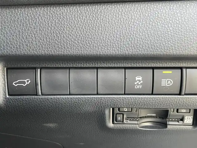 トヨタ ハリアー ハイブリッド G 滋賀県 2024(令6)年 2.5万km プレシャスブラックパール 純正12.3インチナビ/【Bluetooth/USB/フルセグTV】/ハーフレザーシート/レーダークルーズコントロール/ブラインドスポットモニター/クリアランスソナー/LEDヘッドライト/オートマチックハイビーム/プリクラッシュセーフティ/レーンディパーチャーアラート/前後ドライブレコーダー/デジタルインナーミラー/D席パワーシート/パワーバックドア/ビルトインETC2.0/電動チルトテレスコピックステアリング/純正フロアマット/プッシュスタート/スマートキー/ステアリングリモコン