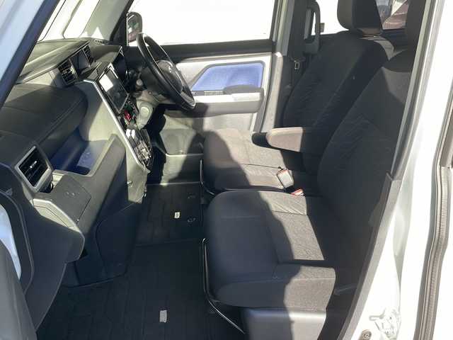 トヨタ ルーミー カスタムG－T 静岡県 2019(令1)年 2.2万km パールホワイトⅢ ９インチＳＤナビ（NSZT-Y68T）/CD/DVD/SD/Bluetooth/フルセグ/バックモニター/純正ビルトインETC/前方ドライブレコーダー/追従型クルーズコントロ―ル/レーンキープアシスト/前後コーナーセンサー/盗難防止装置/前席シートヒーター/両側パワースライドドア/純正LEDヘッドライト/フォグランプ/オートマチックハイビーム/衝突被害軽減システム/横滑り防止機能/純正15インチAW/純正ドアバイザー/純正フロアマット/取扱説明書/保証書