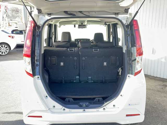 トヨタ ルーミー カスタムG－T 静岡県 2019(令1)年 2.2万km パールホワイトⅢ ９インチＳＤナビ（NSZT-Y68T）/CD/DVD/SD/Bluetooth/フルセグ/バックモニター/純正ビルトインETC/前方ドライブレコーダー/追従型クルーズコントロ―ル/レーンキープアシスト/前後コーナーセンサー/盗難防止装置/前席シートヒーター/両側パワースライドドア/純正LEDヘッドライト/フォグランプ/オートマチックハイビーム/衝突被害軽減システム/横滑り防止機能/純正15インチAW/純正ドアバイザー/純正フロアマット/取扱説明書/保証書