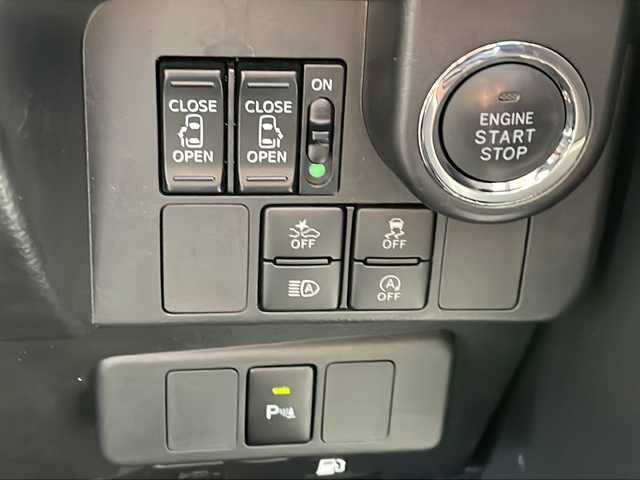 トヨタ ルーミー カスタムG－T 静岡県 2019(令1)年 2.2万km パールホワイトⅢ ９インチＳＤナビ（NSZT-Y68T）/CD/DVD/SD/Bluetooth/フルセグ/バックモニター/純正ビルトインETC/前方ドライブレコーダー/追従型クルーズコントロ―ル/レーンキープアシスト/前後コーナーセンサー/盗難防止装置/前席シートヒーター/両側パワースライドドア/純正LEDヘッドライト/フォグランプ/オートマチックハイビーム/衝突被害軽減システム/横滑り防止機能/純正15インチAW/純正ドアバイザー/純正フロアマット/取扱説明書/保証書
