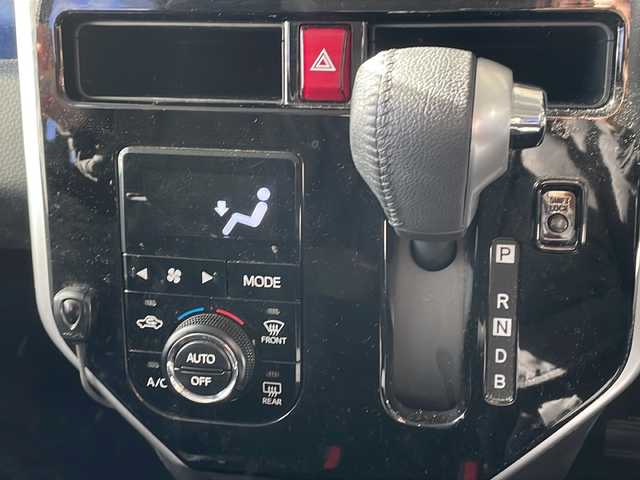 トヨタ ルーミー カスタムG－T 静岡県 2019(令1)年 2.2万km パールホワイトⅢ ９インチＳＤナビ（NSZT-Y68T）/CD/DVD/SD/Bluetooth/フルセグ/バックモニター/純正ビルトインETC/前方ドライブレコーダー/追従型クルーズコントロ―ル/レーンキープアシスト/前後コーナーセンサー/盗難防止装置/前席シートヒーター/両側パワースライドドア/純正LEDヘッドライト/フォグランプ/オートマチックハイビーム/衝突被害軽減システム/横滑り防止機能/純正15インチAW/純正ドアバイザー/純正フロアマット/取扱説明書/保証書